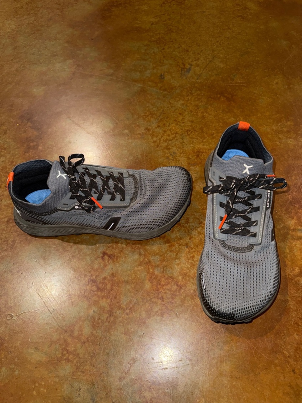 Men's Gray Athletic Sneakers with Orange Accent